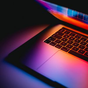 Photo of a Macbook. Credits: Andras Vas (via Unsplash)